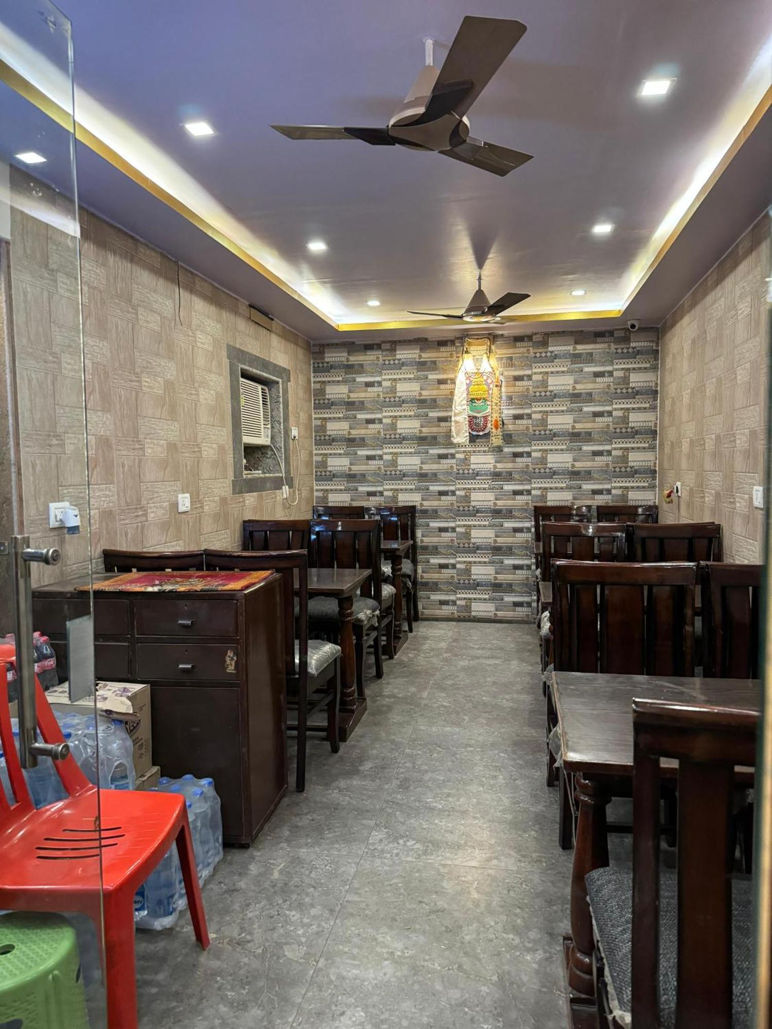 The Golden Lodge Varanasi Exterior photo